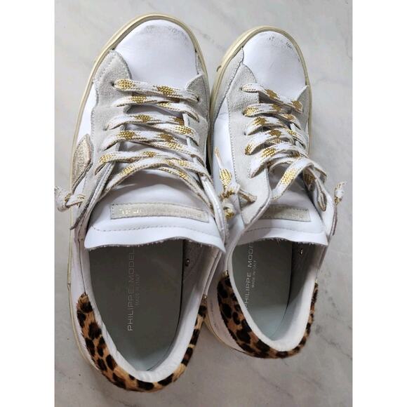 Athletic_Shoes